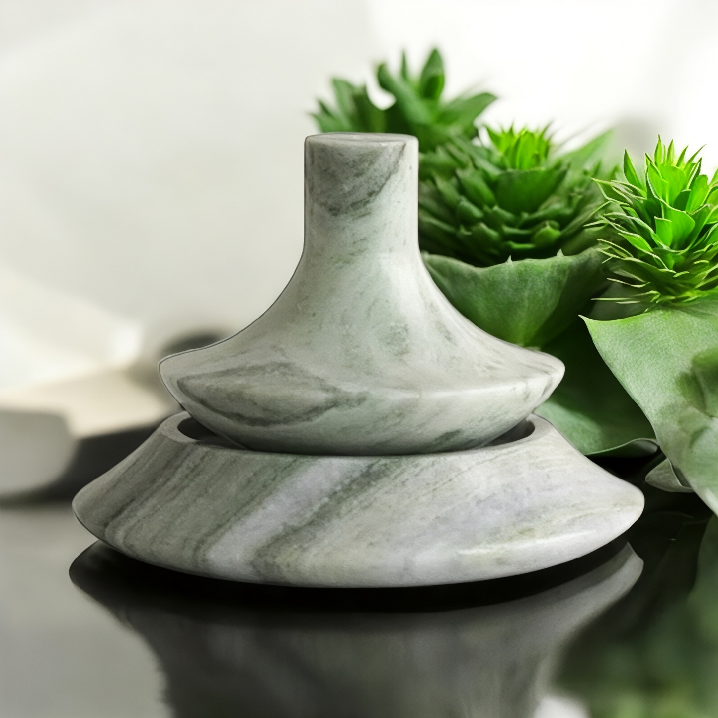 Aura Marble Holder